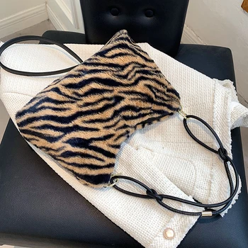Луксозна марка Голяма Леопардовая чанта 2022 Зимни Нова висококачествена дамска дизайнерска чанта от изкуствена кожа, Чанти през рамо с голям капацитет