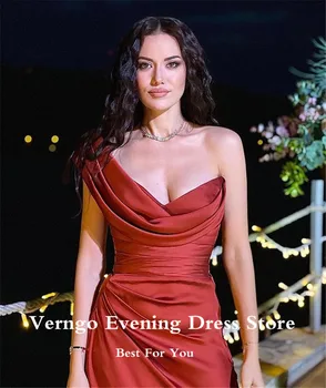 Verngo Модерни Тъмно-червени копринени Сатен и дълги рокли за абитуриентски бал с гънки на рамо със странична цепка с Дължина до пода Вечерна рокля 2021 Вечерна рокля